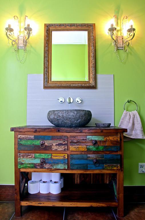 Artica Art & Accommodation Dunedin Room photo